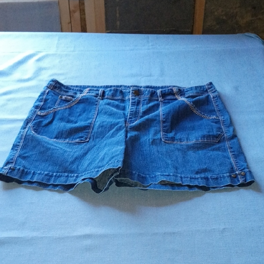 Gloria Vanderbilt Classic Blue Jean Shorts